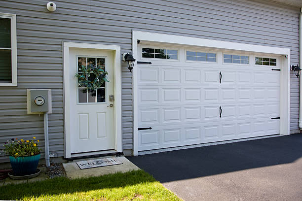 24/7 Emergency Garage Door Panel Replacement experts in University City, MO